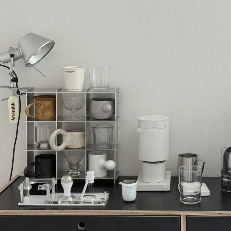Minimalistische aluminiumleger - Coffee Tea Stand recensie en prijs